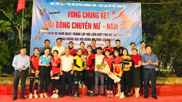 Đội bóng chuyền nữ xã Vùng Biên đăng quang ngôi vô địch giải Phụ Nữ huyện