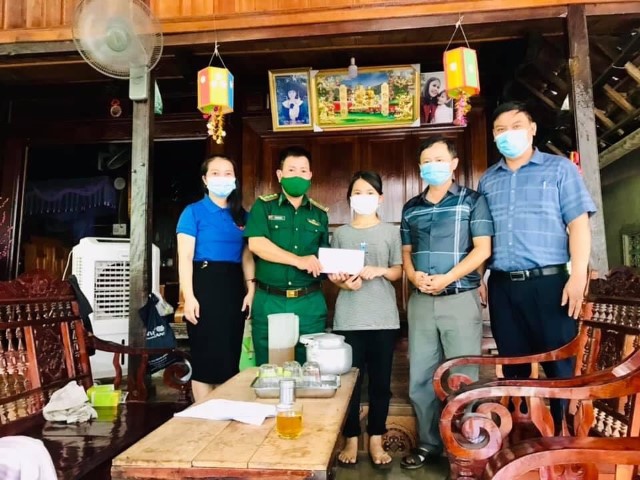 Đồn biên phòng cửa khẩu quốc tế Cầu Treo đồng hành “Nâng bước em tới trường” tỏa sáng giá trị nhân văn
