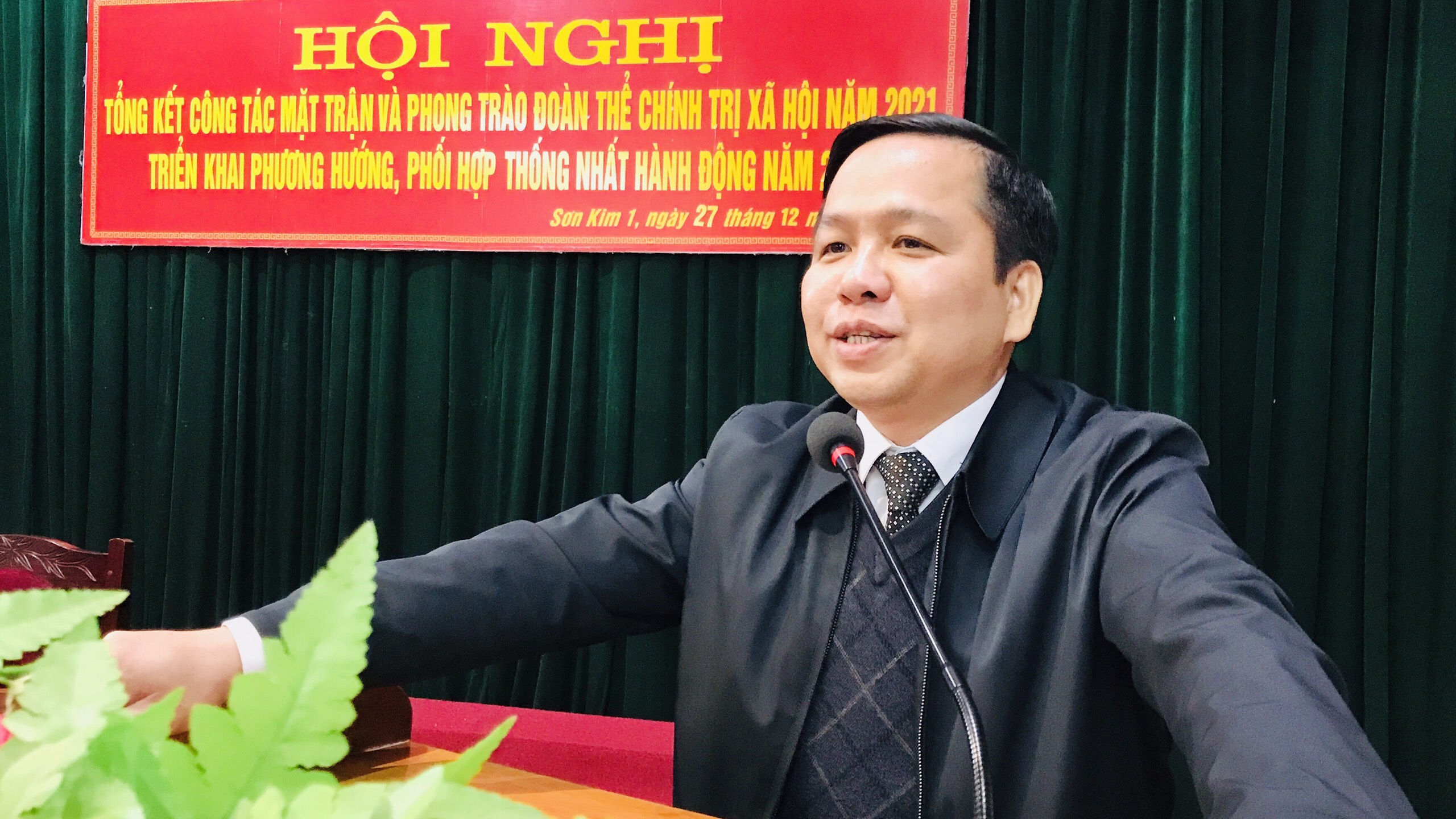 Đồng chí Uông xuân Đức PCT UBMTTQ huyện phát biểu chỉ đạo hội nghị