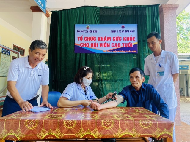 CHĂM SÓC SỨC KHỎE NGƯỜI CAO TUỔI